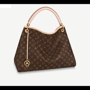 ARTSY MM like new 9 out of 10 condition sold out on website.